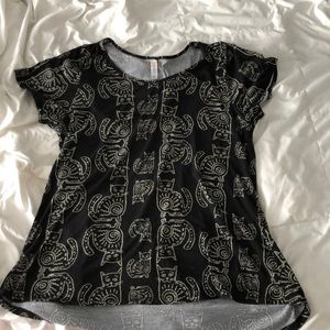 Lularoe black with cat detail classic T
